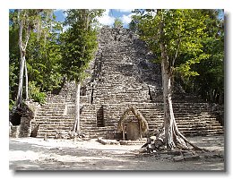 2005 01 22 8 Coba iglesia 78 ft high